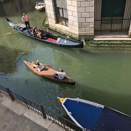 B&B Al Teatro With Canal View Venice Ngoại thất bức ảnh