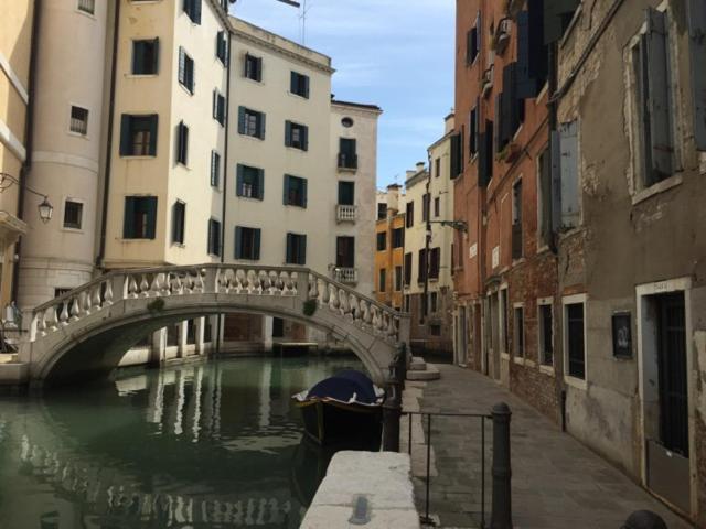 B&B Al Teatro With Canal View Venice Ngoại thất bức ảnh