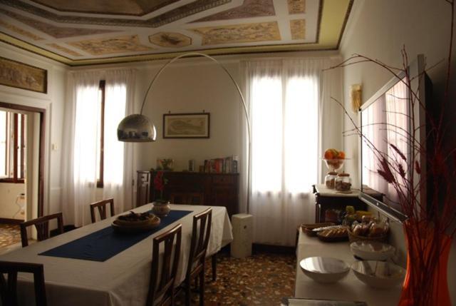 B&B Al Teatro With Canal View Venice Ngoại thất bức ảnh